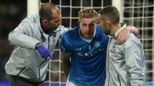 De Bruyne passa por cirurgia bem-sucedida ap&oacute;s les&atilde;o na coxa