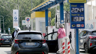 Mimit, prezzi carburanti in aumento, benzina self venduta a 1,884 euro