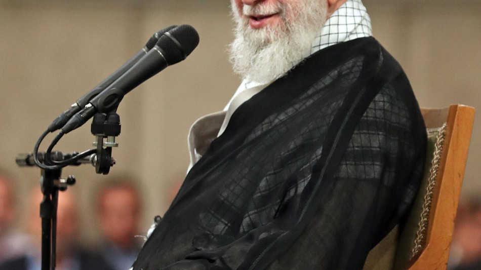 Khamenei, 'gli Usa devono lasciare il Medio Oriente'