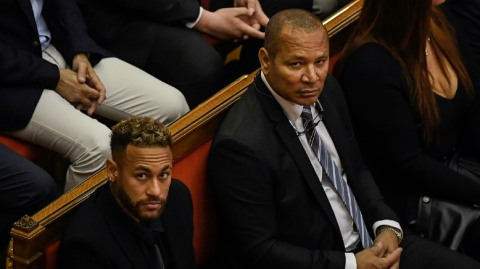 A un mois du Mondial, Neymar jug&eacute; pour corruption &agrave; Barcelone