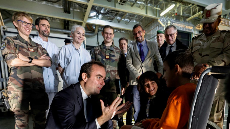 Des bless&eacute;s de Gaza soign&eacute;s sur le porte-h&eacute;licopt&egrave;res fran&ccedil;ais Dixmude