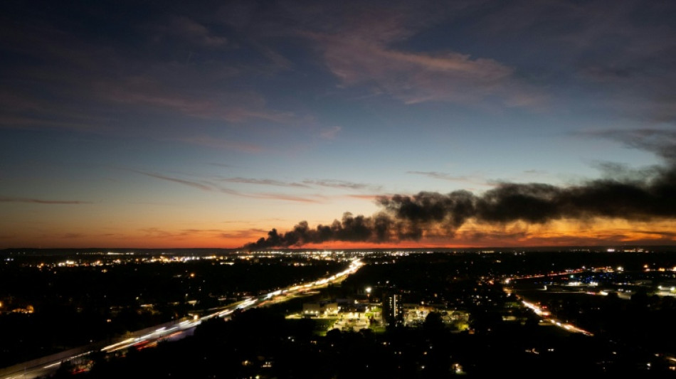 Un avion-cargo s'&eacute;crase aux Etats-Unis, au moins trois morts et 11 bless&eacute;s