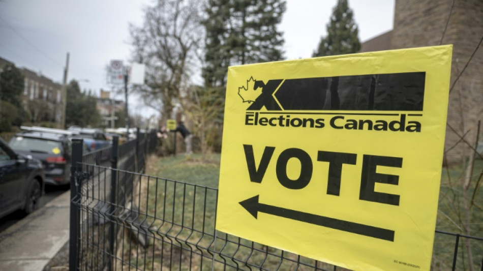 Au Canada, le Premier ministre Mark Carney toujours en t&ecirc;te, &agrave; une semaine d'un vote d&eacute;cisif