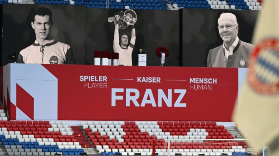 Allianz Arena d&aacute; seu &uacute;ltimo adeus a Franz Beckenbauer