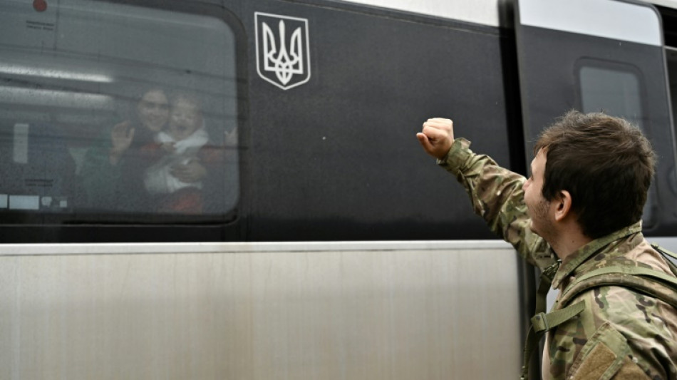 Perto do 'front' na Ucr&acirc;nia, a plataforma das l&aacute;grimas do trem 712