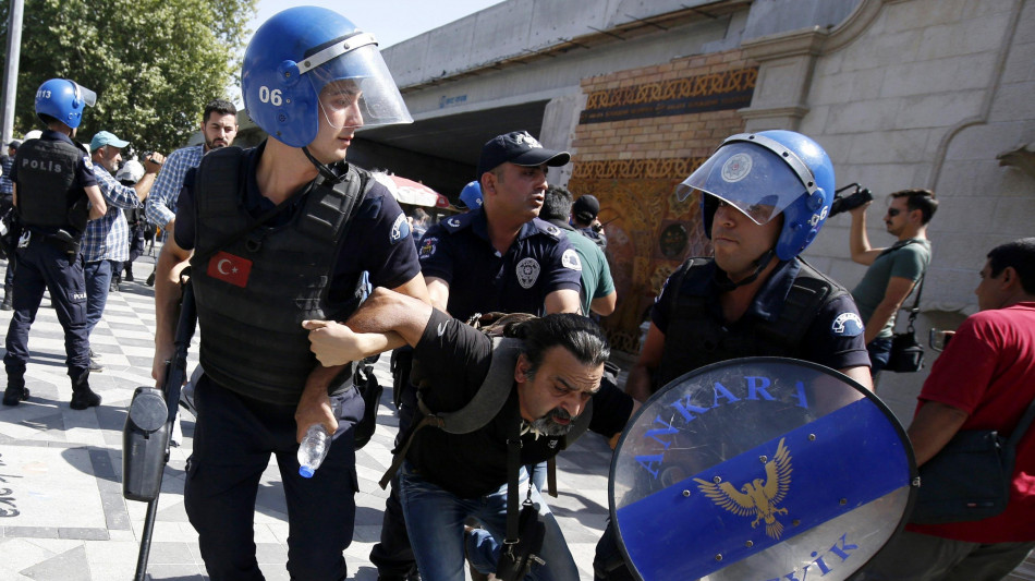 Reporter svedese arrestato all'arrivo in Turchia