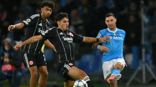 Ohne eigene Fans: Frankfurt erk&auml;mpft Punkt in Neapel