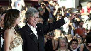 Una joven acude a la justicia suiza para obtener el ADN de Alain Delon para una demanda de filiaci&oacute;n