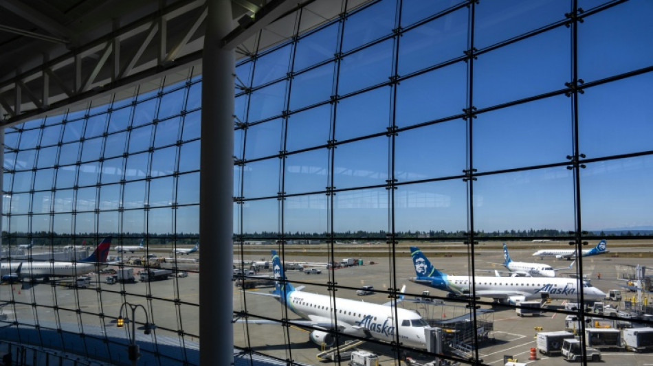 Pek&iacute;n advierte a viajeros chinos de problemas para ingresar a EEUU