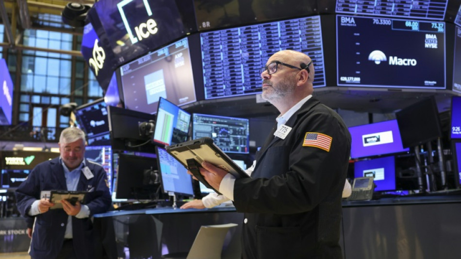 Wall Street ouvre en hausse, mise sur une d&eacute;sescalade au Moyen-Orient
