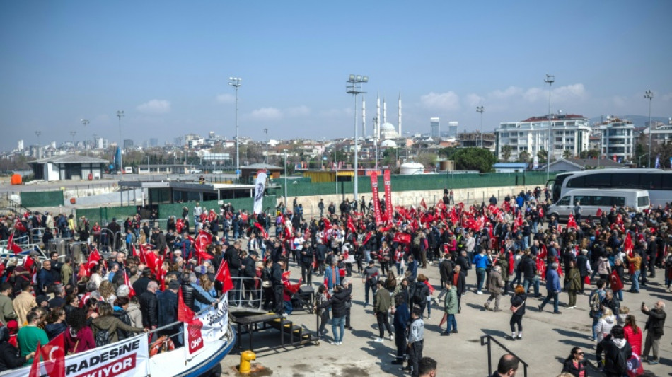 Nova manifesta&ccedil;&atilde;o em Istambul contra a pris&atilde;o do l&iacute;der da oposi&ccedil;&atilde;o