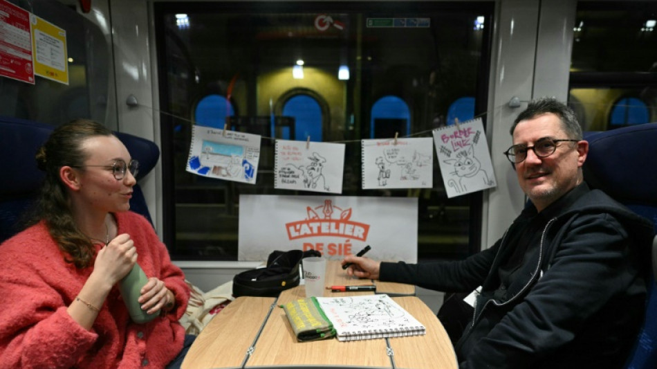 Des dessinateurs de presse prennent le train pour "sensibiliser" &agrave; la caricature