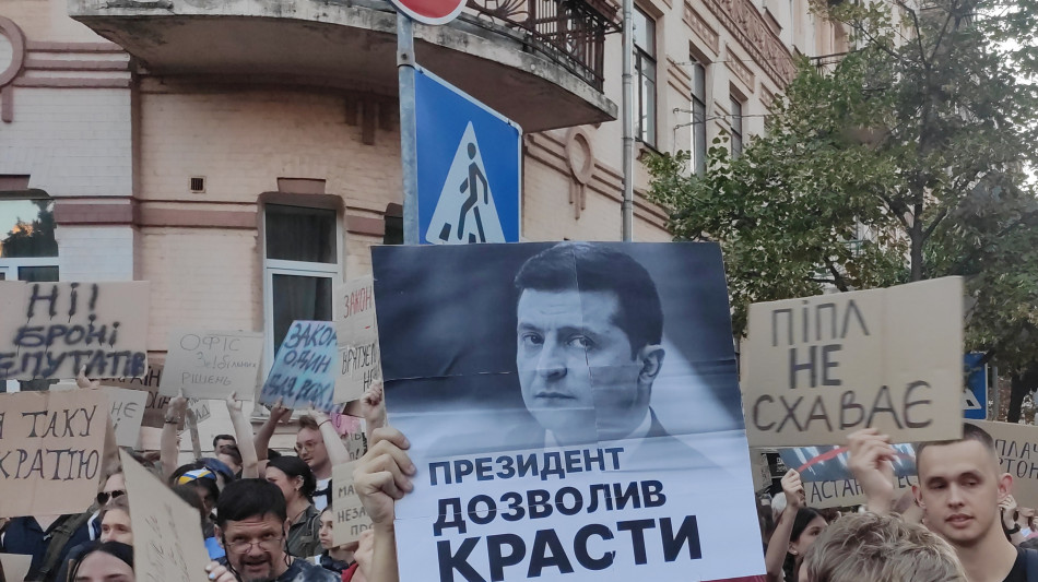 Zelensky, presenter&ograve; nuovo ddl su anticorruzione