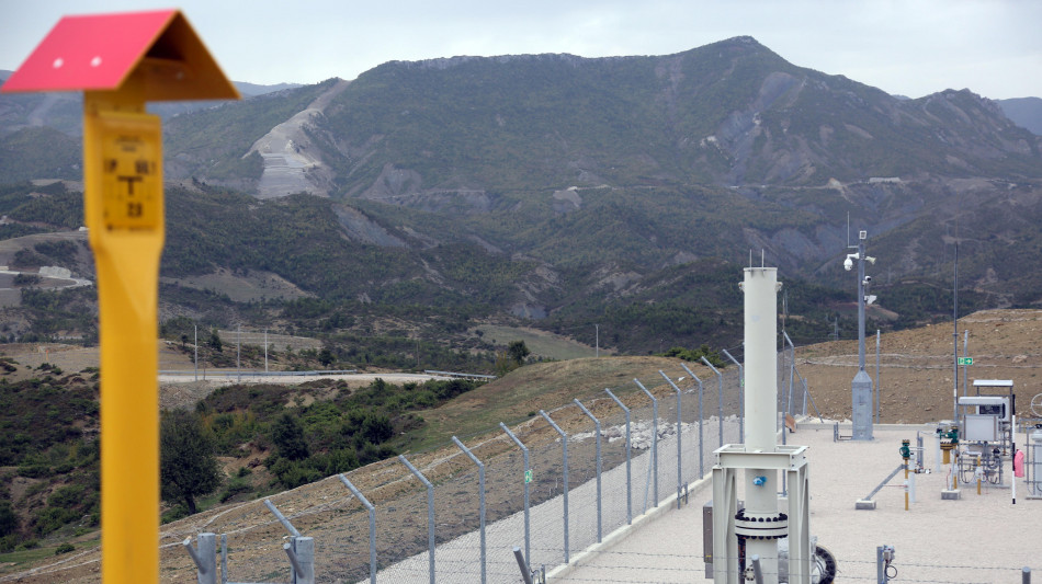 Il prezzo del gas &egrave; in calo ad Amsterdam a 33, 4 euro