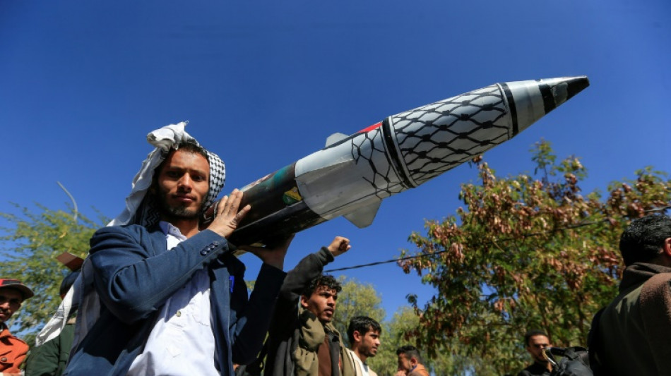 Ex&eacute;rcito israelense diz que interceptou m&iacute;sseis e drones disparados do I&ecirc;men