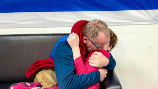 Emily, menina que foi ref&eacute;m do Hamas, tem medo de falar alto