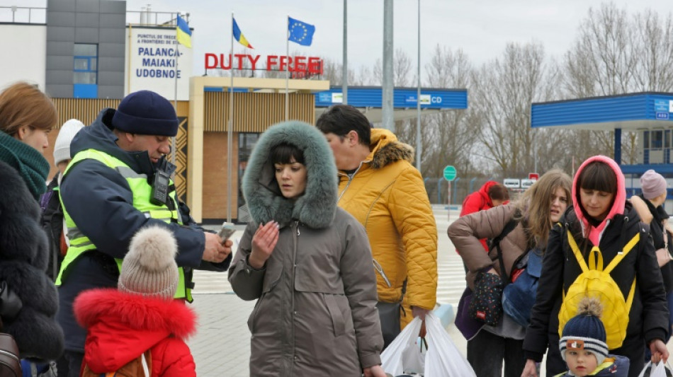 Erste 134 Ukraine-Fl&uuml;chtlinge aus Moldau in Frankfurt gelandet