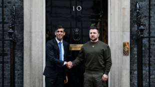 Ukraine: visite de Zelensky &agrave; Londres, qui va former des pilotes de chasse