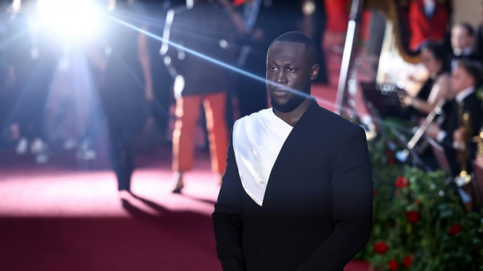 Telefon am Steuer: Neunmonatiges Fahrverbot f&uuml;r britischen Rapper Stormzy 
