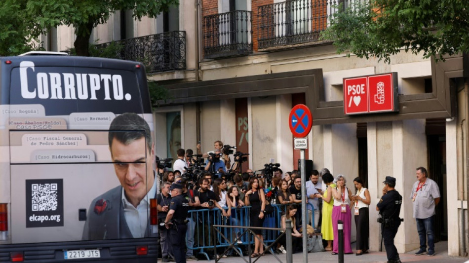 Un S&aacute;nchez debilitado renueva la c&uacute;pula del PSOE espa&ntilde;ol y expulsar&aacute; a los clientes de prostituci&oacute;n