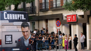 Un S&aacute;nchez debilitado renueva la c&uacute;pula del PSOE espa&ntilde;ol y expulsar&aacute; a los clientes de prostituci&oacute;n