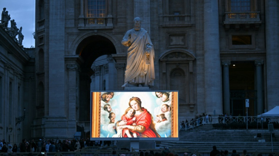 El papa Francisco "pas&oacute; una noche tranquila", anuncia el Vaticano