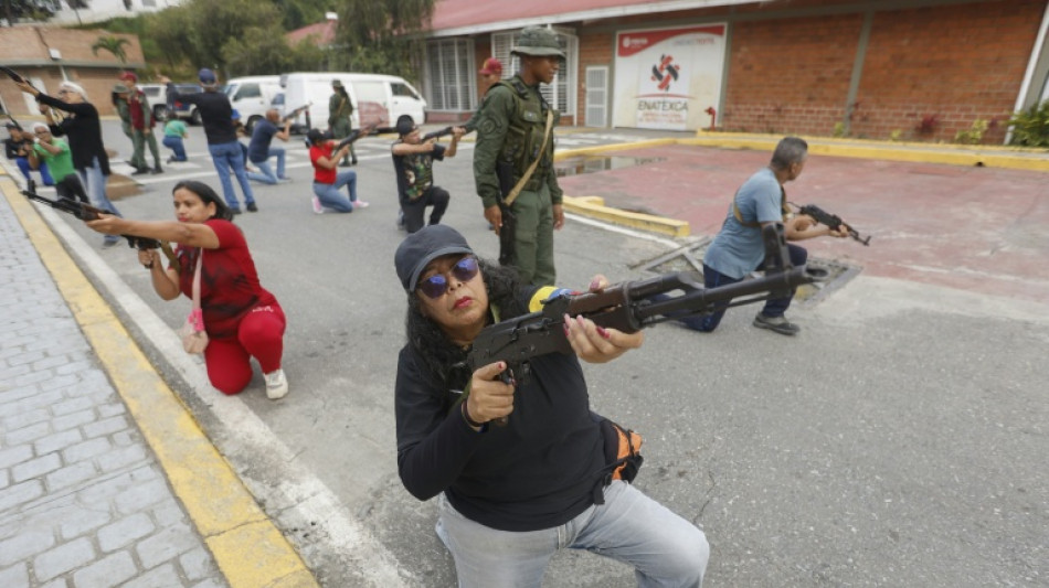 Venezuela: l'arm&eacute;e dans les rues pour initier les civils, menaces de Trump 