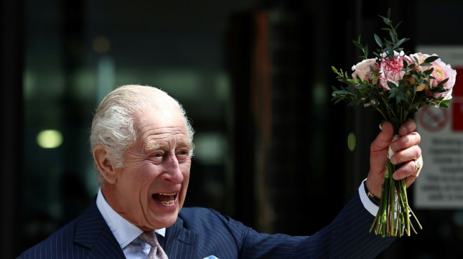 Carlos III y el pr&iacute;ncipe Enrique, tan cerca y tan lejos