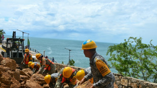 Se reduce probabilidad de que hurac&aacute;n Sim&oacute;n toque tierra en M&eacute;xico, pero siguen los riesgos