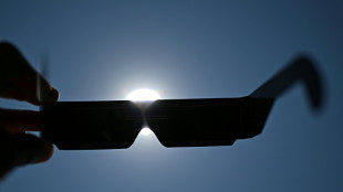 &Oacute;culos para observar eclipse apresentam 'irregularidades' na Fran&ccedil;a