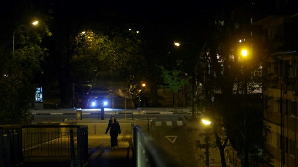 Difficile nuit madril&egrave;ne pour les naufrag&eacute;s de la panne &eacute;lectrique g&eacute;ante en Espagne