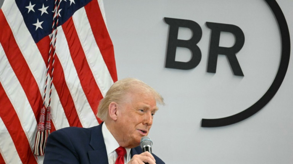 Les repr&eacute;sailles se multiplient face aux droits de douane de Trump, qui surench&eacute;rit