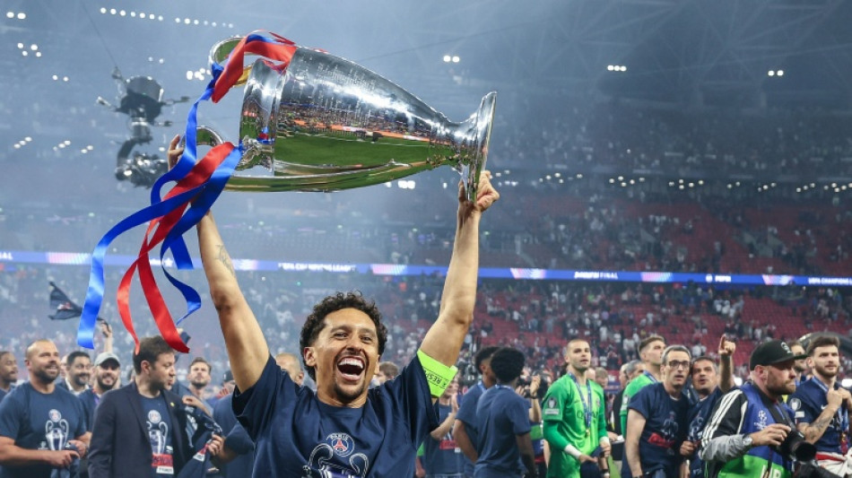 Le PSG f&ecirc;t&eacute; sous haute surveillance &agrave; Paris, apr&egrave;s une nuit d'incidents endeuill&eacute;e par un mort