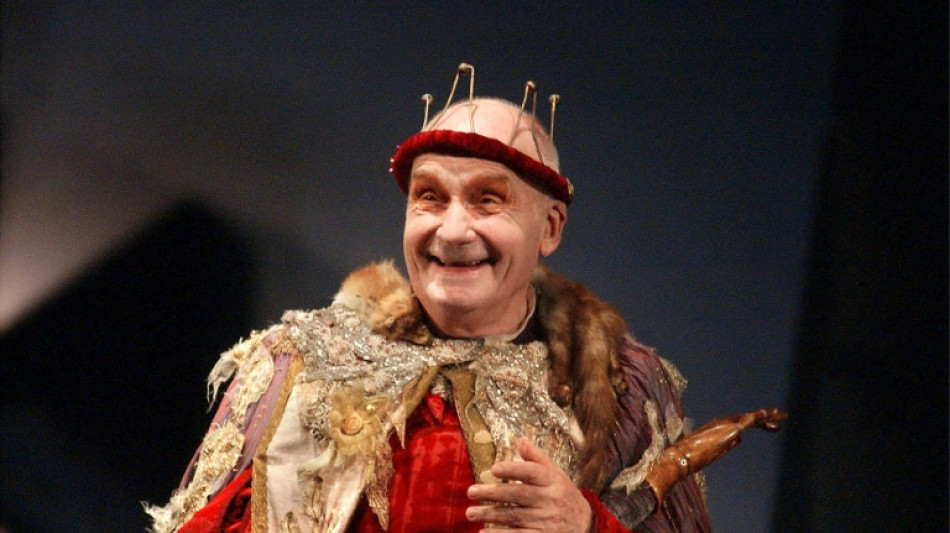 La France rend hommage &agrave; Michel Bouquet aux Invalides