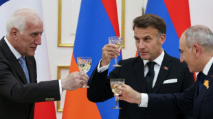 Frankreichs Pr&auml;sident Macron gibt Gesangseinlage bei Staatsbesuch