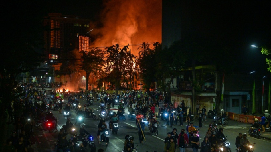 Heftige Proteste in Indonesien: Parlament will Zulagen f&uuml;r Abgeordnete k&uuml;rzen