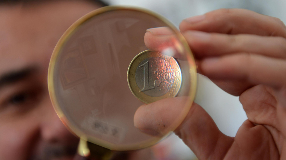 L'euro &egrave; in lieve calo sul dollaro a 1,0287