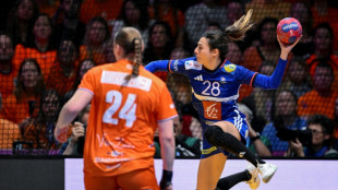 Hand: les Bleues repartent en bronze du Mondial