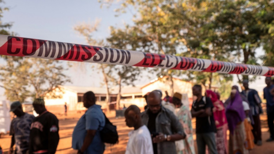 Les Ghan&eacute;ens votent pour une pr&eacute;sidentielle qui s'annonce serr&eacute;e