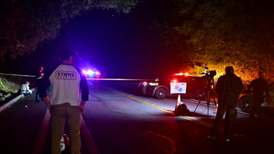 Homem abre fogo em bar de Los Angeles e mata tr&ecirc;s 