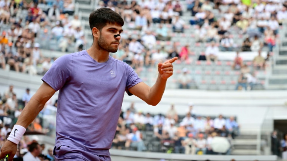 Un Alcaraz con dos caras supera a Khachanov y se planta en cuartos de Roma