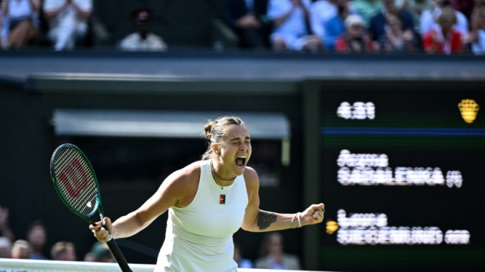 Sabalenka sofre, mas vence Siegemund e vai &agrave; semifinal de Wimbledon