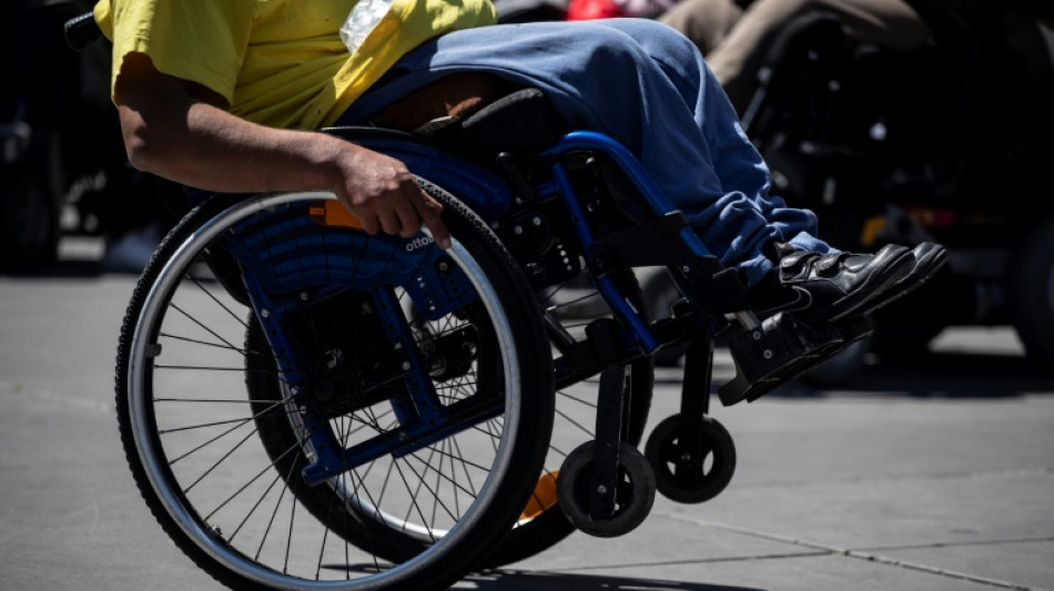 Tres parapl&eacute;jicos vuelven a andar gracias a la estimulaci&oacute;n el&eacute;ctrica de la m&eacute;dula espinal