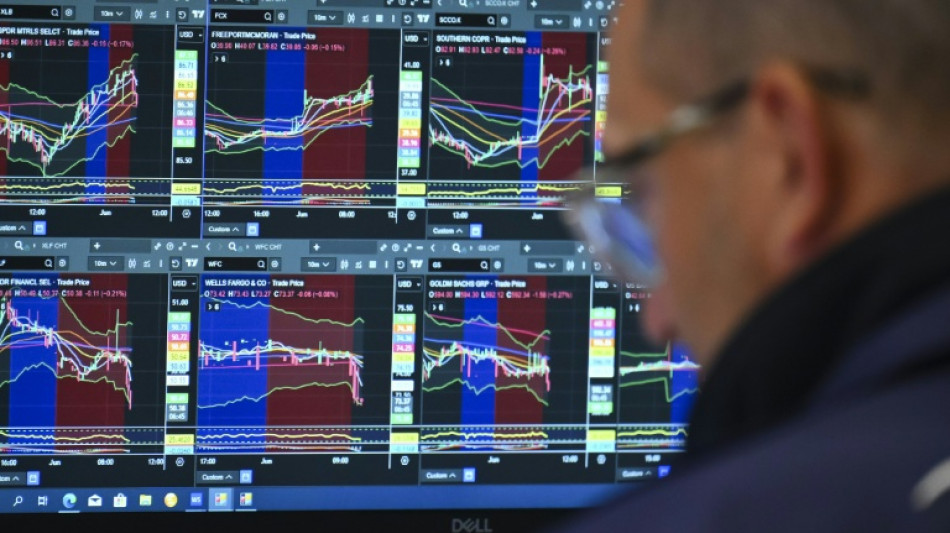 Wall Street en petite hausse, attend des nouvelles des pourparlers sino-am&eacute;ricains