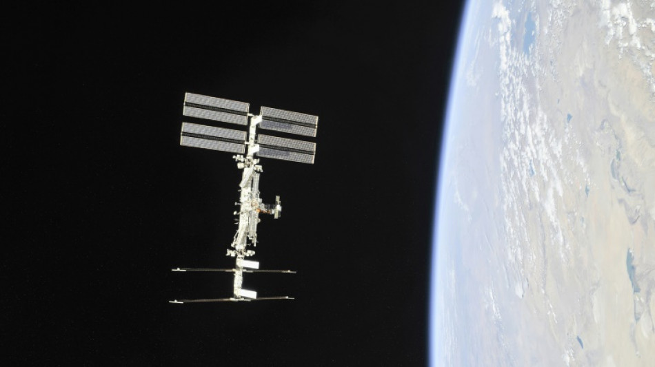 Primera tripulaci&oacute;n privada, lista para despegar en un mes hacia la ISS