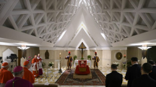 Au Vatican, l'hommage intime de la "famille" du pape face &agrave; sa d&eacute;pouille