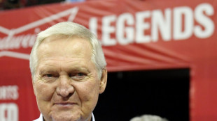 Jerry West, &iacute;cono de los Lakers e inspiraci&oacute;n para el logo de la NBA, muere a los 86 a&ntilde;os