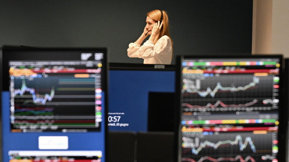 Borsa: l'Europa avanza piano in attesa di novit&agrave; sui dazi