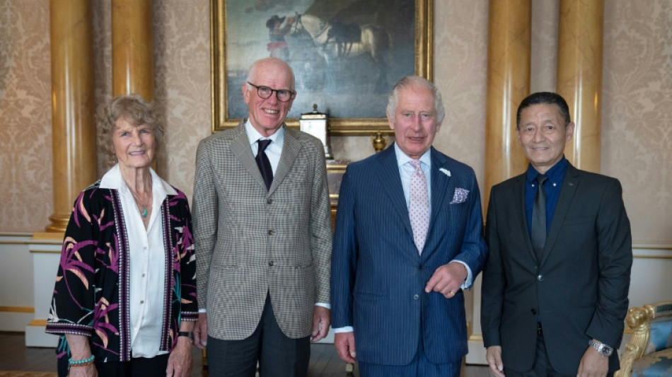 K&ouml;nig Charles III. empf&auml;ngt Nachfahren von Mount-Everest-Erstbesteigern
