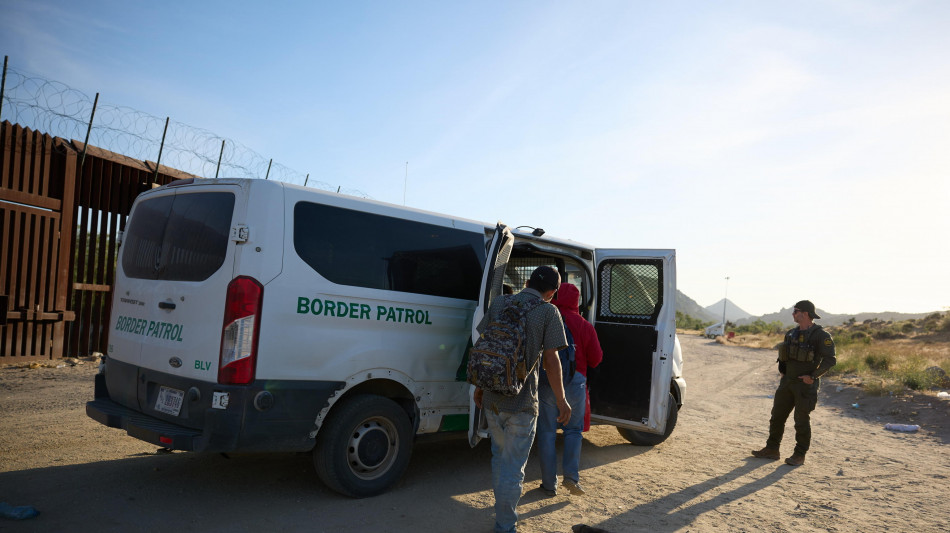 Trump chiede a Corte Suprema via libera agli arresti di migranti